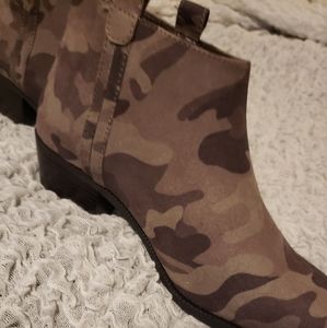 Camo boots